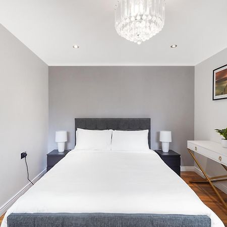 A Beautiful Stylish 2 Bedroom Apartment -City Of Londra Esterno foto
