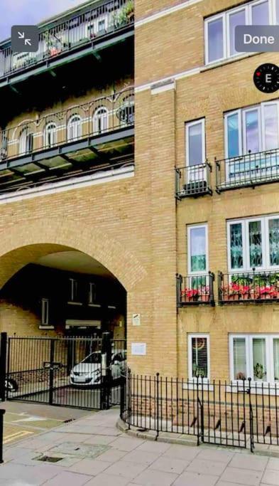 A Beautiful Stylish 2 Bedroom Apartment -City Of Londra Esterno foto