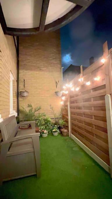 A Beautiful Stylish 2 Bedroom Apartment -City Of Londra Esterno foto