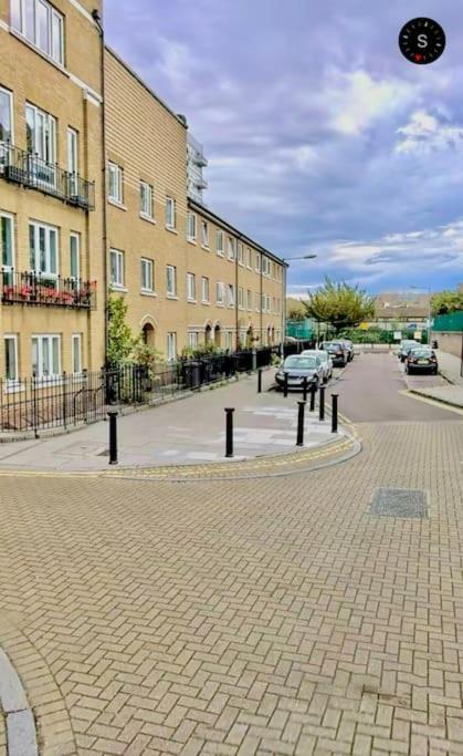 A Beautiful Stylish 2 Bedroom Apartment -City Of Londra Esterno foto
