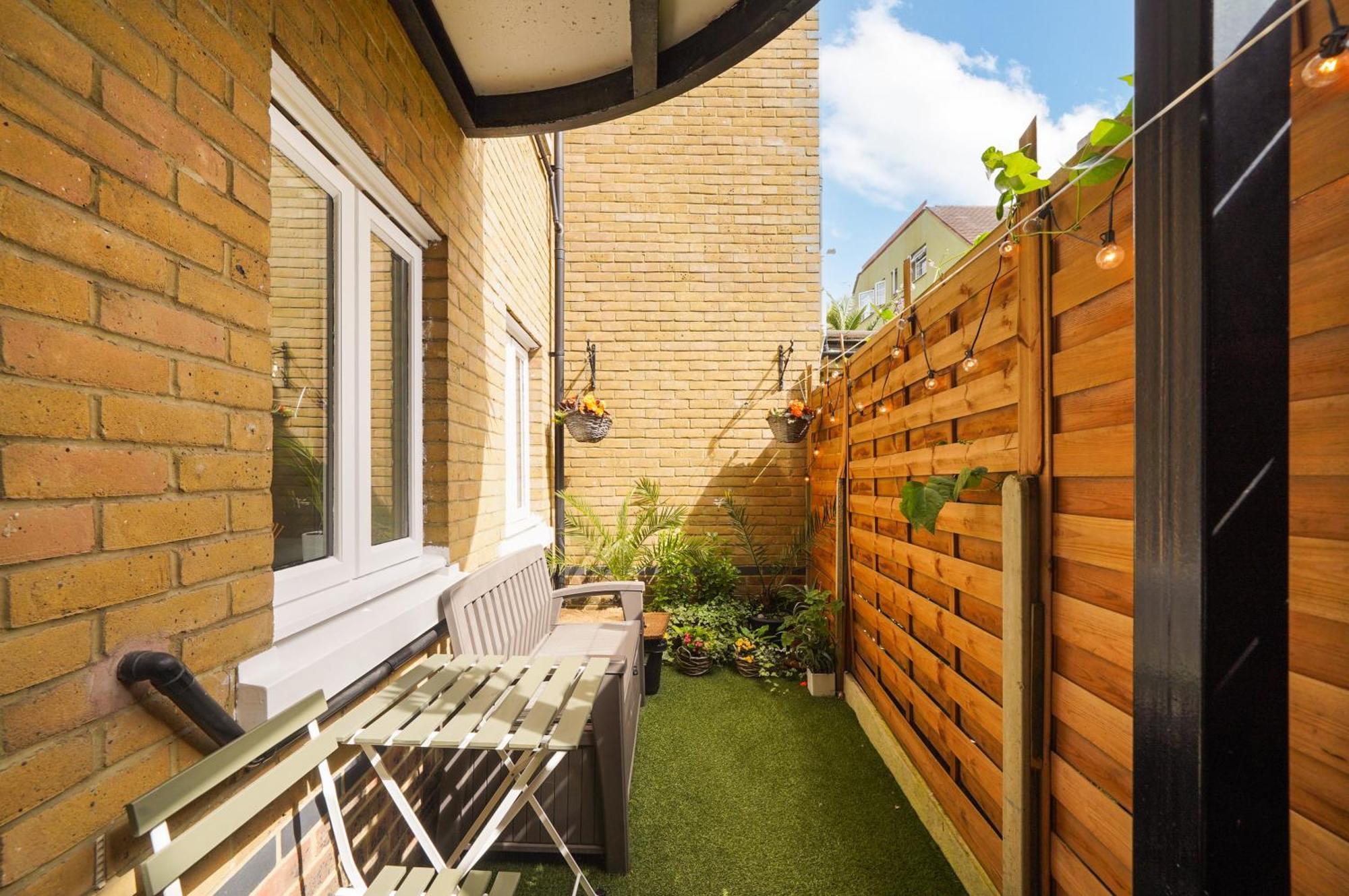 A Beautiful Stylish 2 Bedroom Apartment -City Of Londra Esterno foto