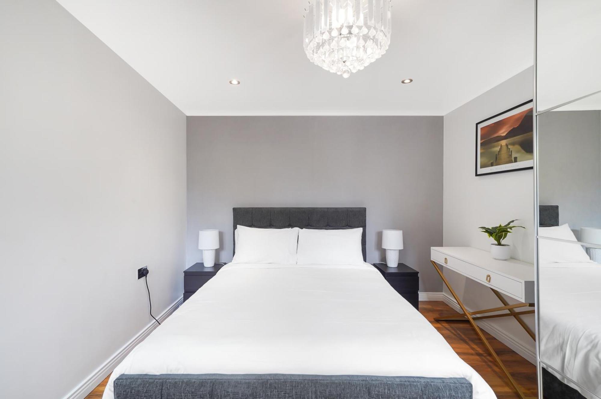 A Beautiful Stylish 2 Bedroom Apartment -City Of Londra Esterno foto